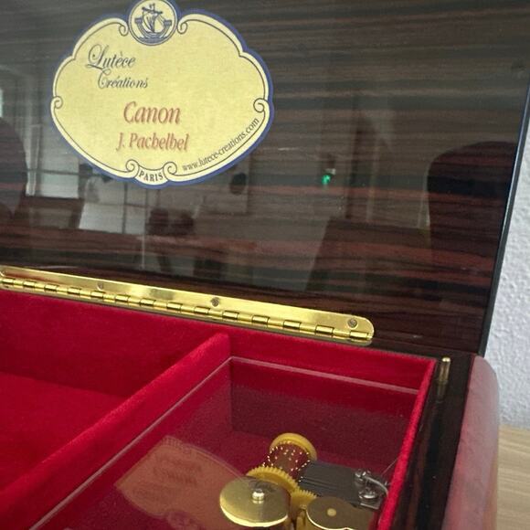 Lutèce Canon J. Pachelbel made in Paris France works perfectly no key included - Picture 4 of 10